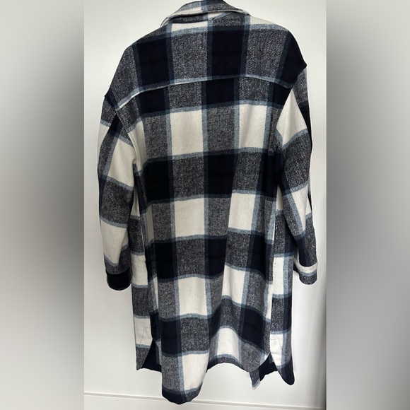 On Blue x Medium x Navy Blue Plaid Shaket - Picture 2 of 3